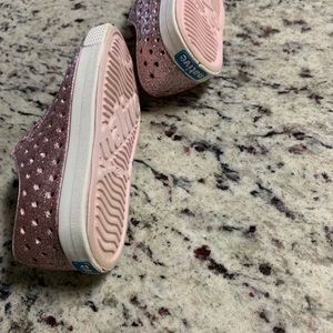 Native girls pink sparkly shoes size C7